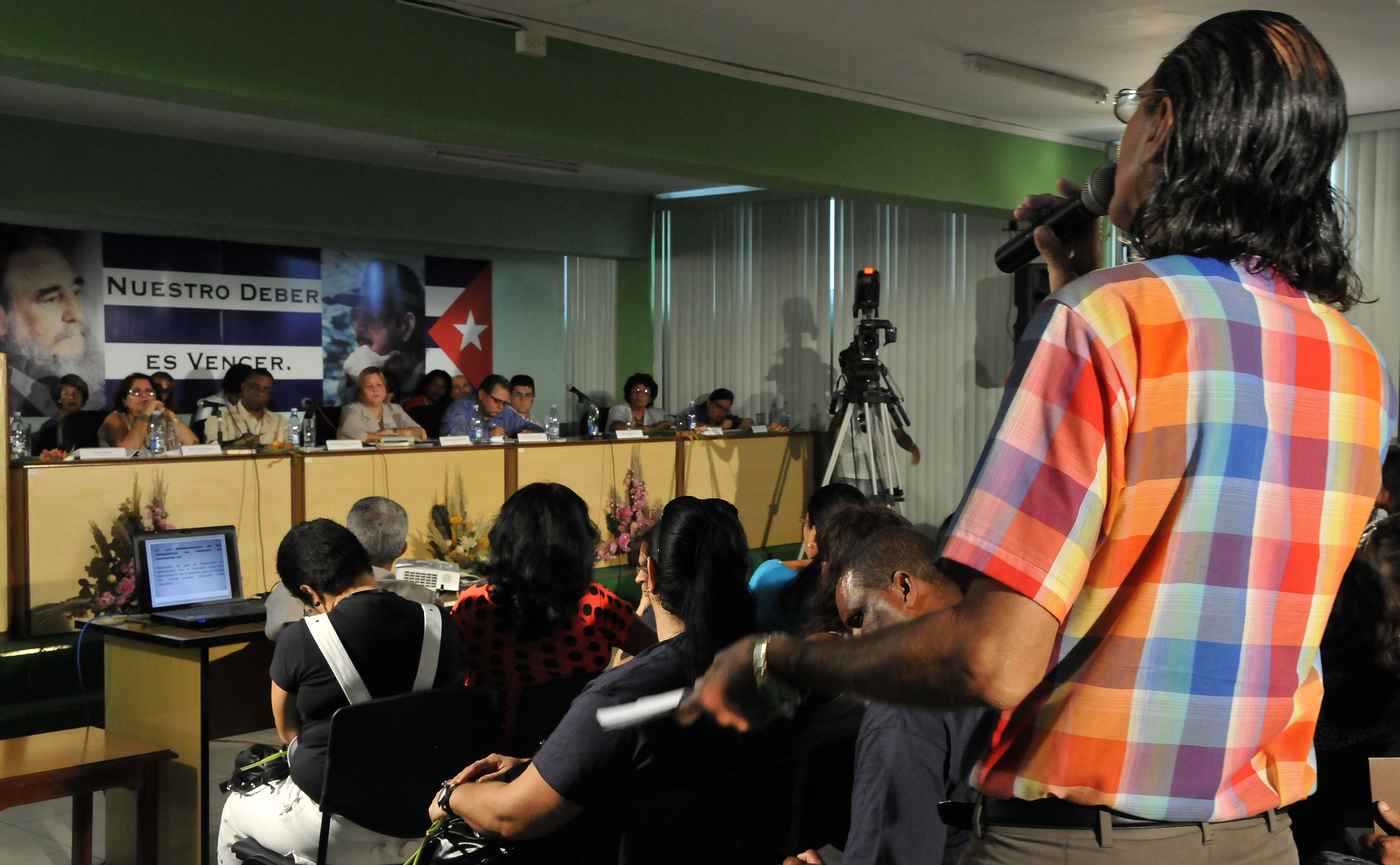 Apele Sánchez, secretario general del sindicato en el Parque Lenin, fue enfático: “Para un mejoramiento económico tiene que haber resultados productivos, pero si no llega la materia prima ¿quién le paga a ese trabajador que no tiene la culpa?”