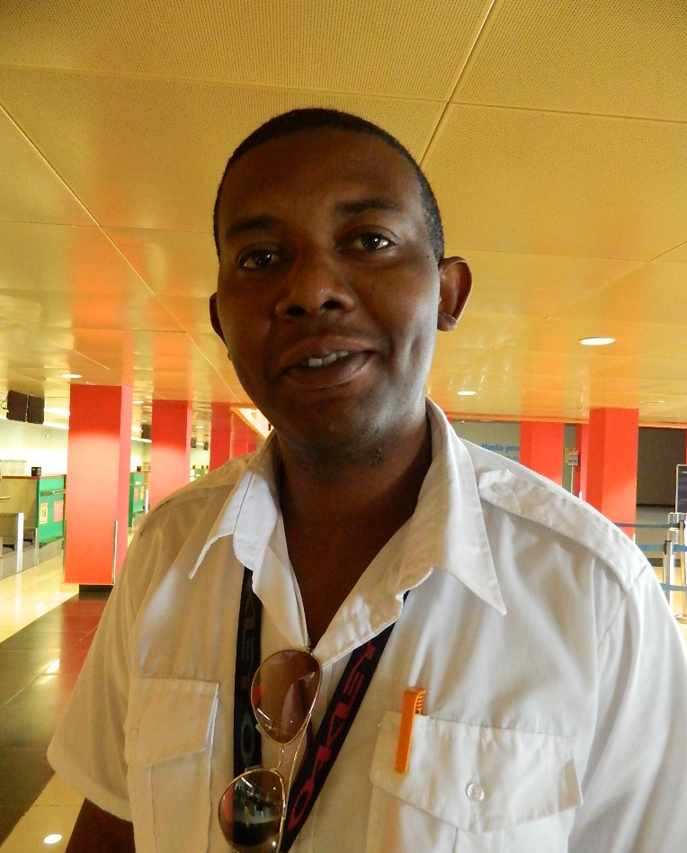 Yamir Millares Cruz, trabajadore del aeropuerto internacional Juan Gualberto Gómez, en Varadero, Matanzas