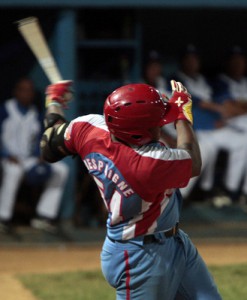 Despaigne pega un inmenso jonrón.