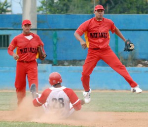 Matanzas noqueó 12-2 a Isla de la Juventud en la Serie Nacional de Béisbol.