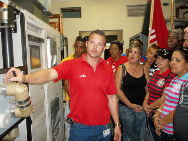 Visita al centro de trasmisión donde está en la fase de pruebas el trasmisor de la televisión digital.