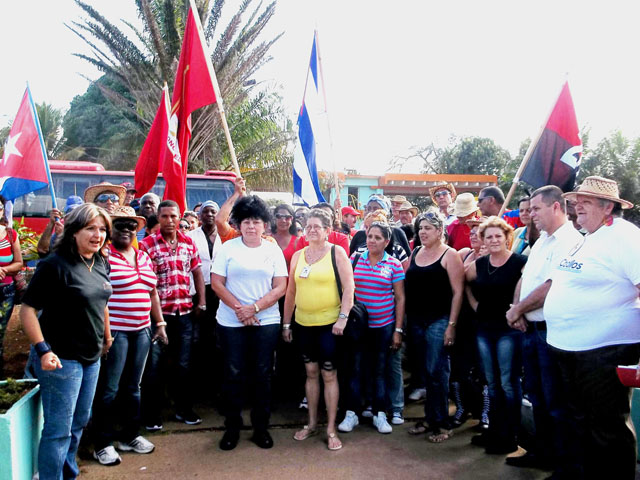 La delegación fue recibida en el combinado industrial Ceballos que se encuentra en la campaña pico de molida. Fotos: José Luis Martínez Alejo.