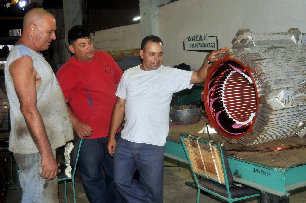 Para enrollar un motor se necesita precisión, paciencia y destreza. Fotos: José Rodríguez Robleda
