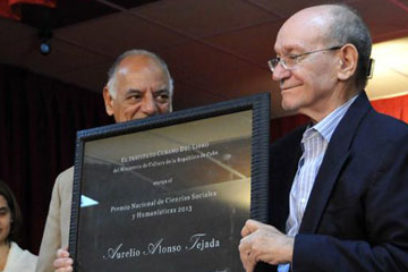 Entregan Premio Nacional de Ciencias Sociales 2013