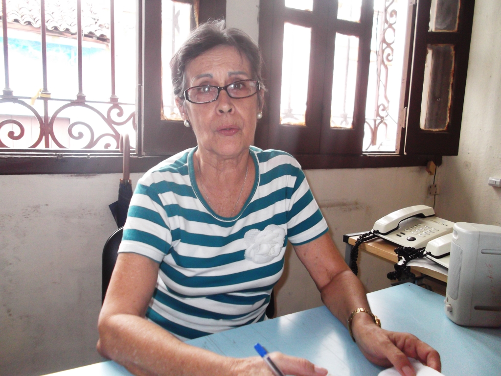 Rebeca, lleva años militando en el sindicato de salud del Centro de Higiene y Epidemiología y considera que en el XX Congreso de la CTC hay que encontrar una nueva forma de estimulación moral. Foto: Gretel Díaz Montalvo.