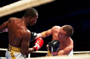 Soberana demostración boxística de ulio César La Cruz.