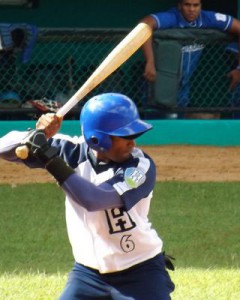 Maikel Cáceres, un holguinero desbordado a la ofensiva