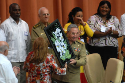 Preside Raúl clausura del IX Congreso de la FMC