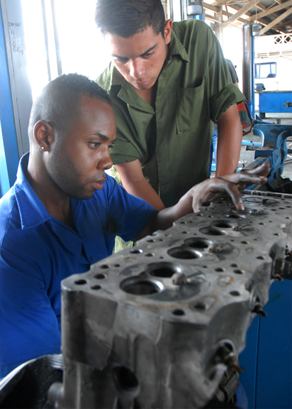 Los ya calificados se ocupan de enseñar a los futuros obreros.