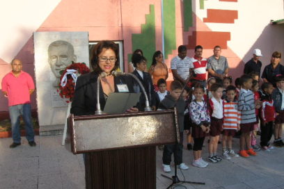 Homenaje a Lázaro Peña en Holguín