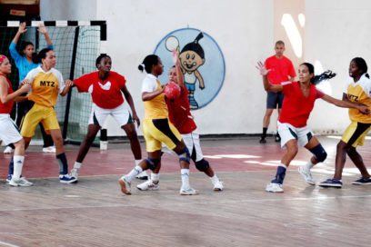 Chicas del balonmano regresan a Santiago