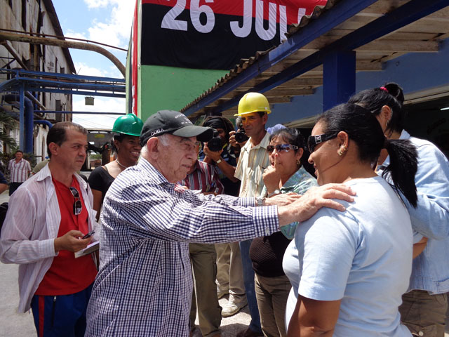 Machado dialogó con trabajadores del central Primero de Enero que se ubica en el quinto lugar nacional, de 49 en operaciones. (Foto: José Luis Martínez Alejo)