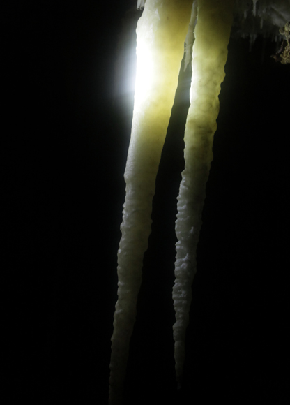 Una estalactita crece un centímetro cada 10 años. Fotos Ismael Francisco