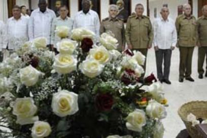 Honra Raúl Castro a la Heroína del Moncada