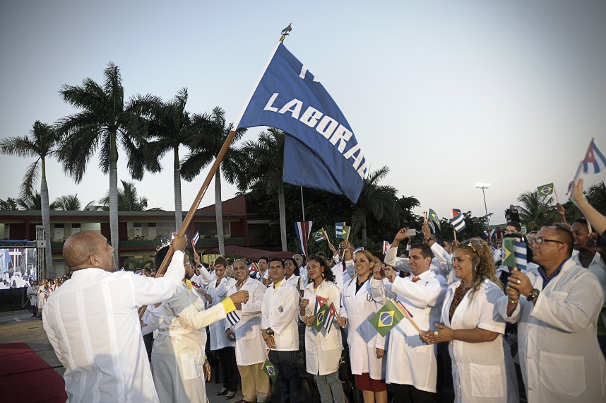 Bandera de Proeza Laboral para la Unidad Central de Colaboración Médica