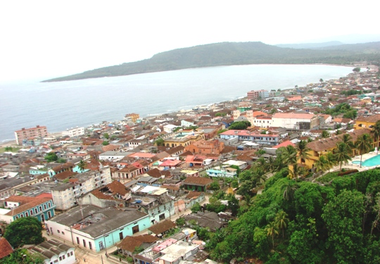 Frente a las costas de Baracoa se plantaron buques de la armada norteamericana. Foto: Rodny Alcolea.