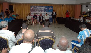 Las autoridades principales del match dialogaron cerca de una hora con los periodistas.