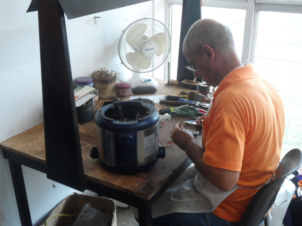 Cooperativa Taller de Electrónica Hermanos Cruz 03