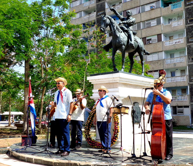 El conjunto Voces y Cuerdas del Llano, distinguido nacional del Sindicato de Trabajadores de la Cultura, amenizó la ceremonia de reconocimiento a representantes de la clase obrera en Ciego de Ávila.
