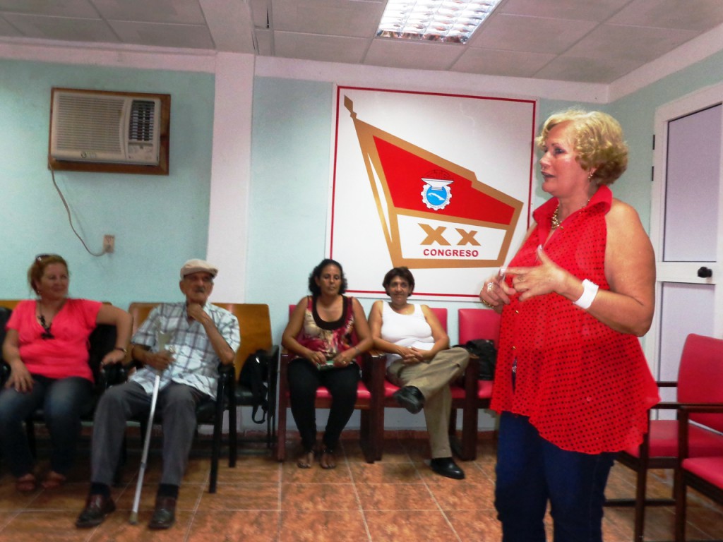 Reina Martínez, quien por varios años dirigiera en diferentes estructuras de la CTC hasta integrar el secretariado ejecutivo provincial, rememoró importantes tareas ejecutadas. Foto: Ramón Barreras.