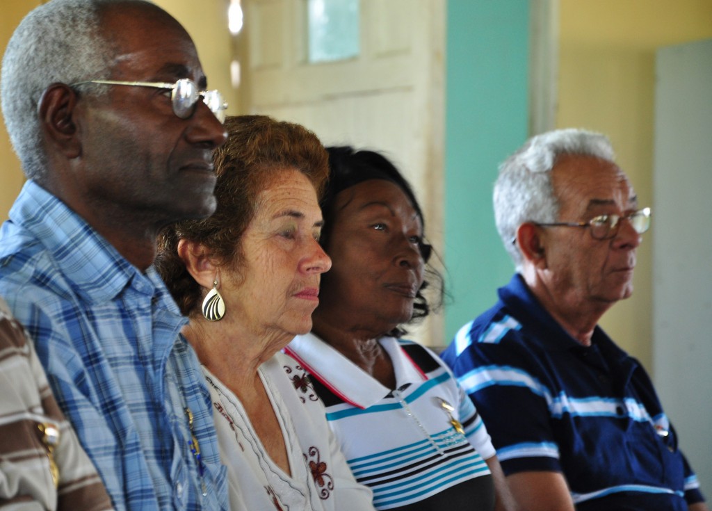 Diosdado, en el extremo izquierdo, participó junto a otros Héroes del Trabajo, en un intercambio con el secretariado provincial de la CTC.