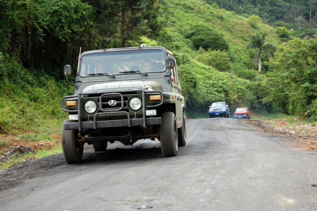 Las montañas cienfuegueras muestran el notable beneficio de los viales que conectan  los asentamientos principales. | Foto: Del autor.