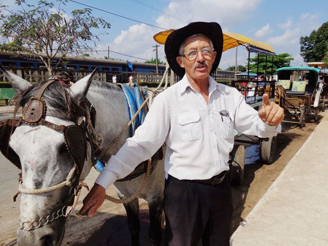 “Los trabajadores no estatales cumpliremos nuestros compromisos y desfilaremos con nuestros coches engalanados el Primero de Mayo”, declaró Clemente. (Foto: José Luís Martínez Alejo “Los trabajadores no estatales cumpliremos nuestros compromisos y desfilaremos con nuestros coches engalanados el Primero de Mayo”, declaró Clemente. (Foto: José Luís Martínez Alejo