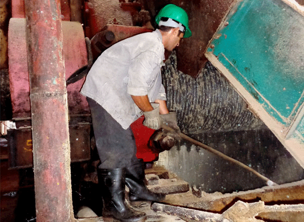 El colectivo del central Primero de Enero fue el segundo del país en cumplir el plan de fabricación de azúcar. El del Ciro Redondo también materializó su compromiso, y deberán llegar a la meta antes del 1ro de Mayo, los del Enrique Varona y Ecuador. Foto: Del autor.