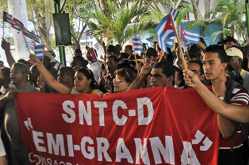 Los integrantes de la EMI Granma desfilarán formando parte del bloque del Sindicato Nacional de Trabajadores Civiles de la Defensa. | foto: José R. Rodríguez Robleda