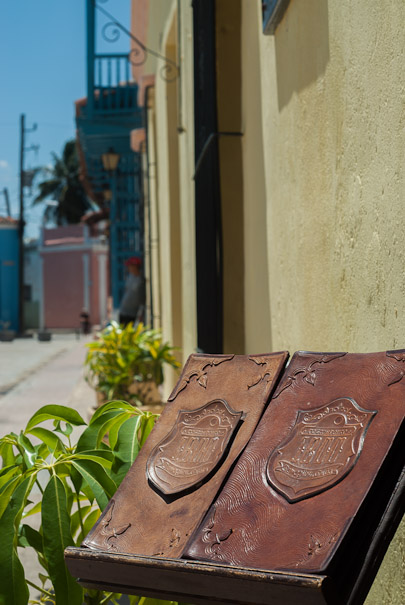 El restaurante 1800 se entremezcla con la historia y cultura de la Plaza de San Juan de Dios.