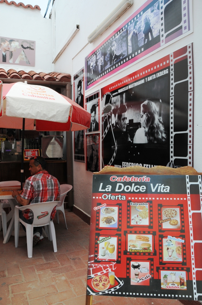 Las tiendas, merenderos, todos los locales han rediseñado sus nombres e imágenes.