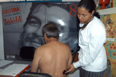 El País alaba programa de EE.UU. para comprar médicos cooperantes de Cuba en Venezuela