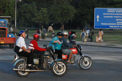 Adoptan en Santiago de Cuba medidas para el ordenamiento del servicio de pasaje en motos particulares