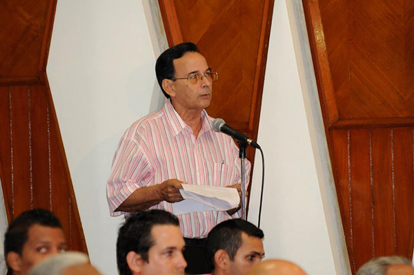Tubal Páez Hernández, jefe del Área de Comunicación de la Asamblea Nacional del Poder Popular, inició su intervención afirmando que es justo y lógico este espacio que el Parlamento realiza esta tarde. Foto: Calixto N. Llanes