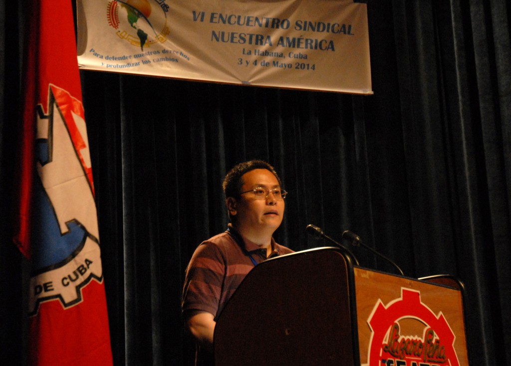 palabra Zheng Tiaheng, representante de la Federación Sindical China.