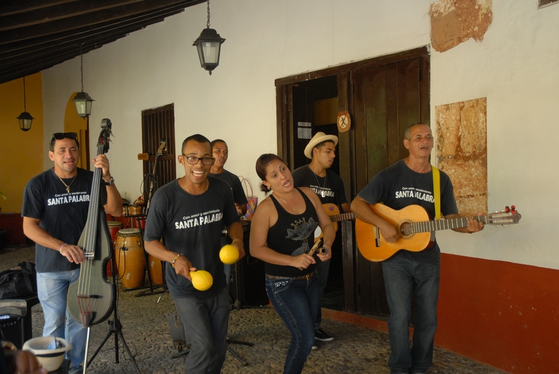 El son y la guaracha, son fortalezas armónicas del grupo musical Santa Palabra. Foto: Agustín Borrego