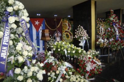 Envían Fidel y Raúl ofrendas florales a Juan Formell