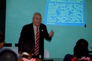 El Dr. José Luis Santana Lugones durante su primera presentación de este miércoles. Foto: César A. Rodríguez.