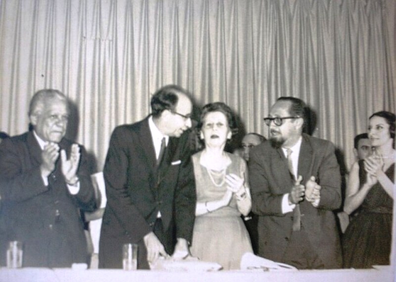 Carlos Rafael Rodríguez (derecha) junto con Raúl Roa, calificado como el Canciller de la Dignidad, y Nicolás Guillén, Poeta Nacional cubano, entre otras personalidades.