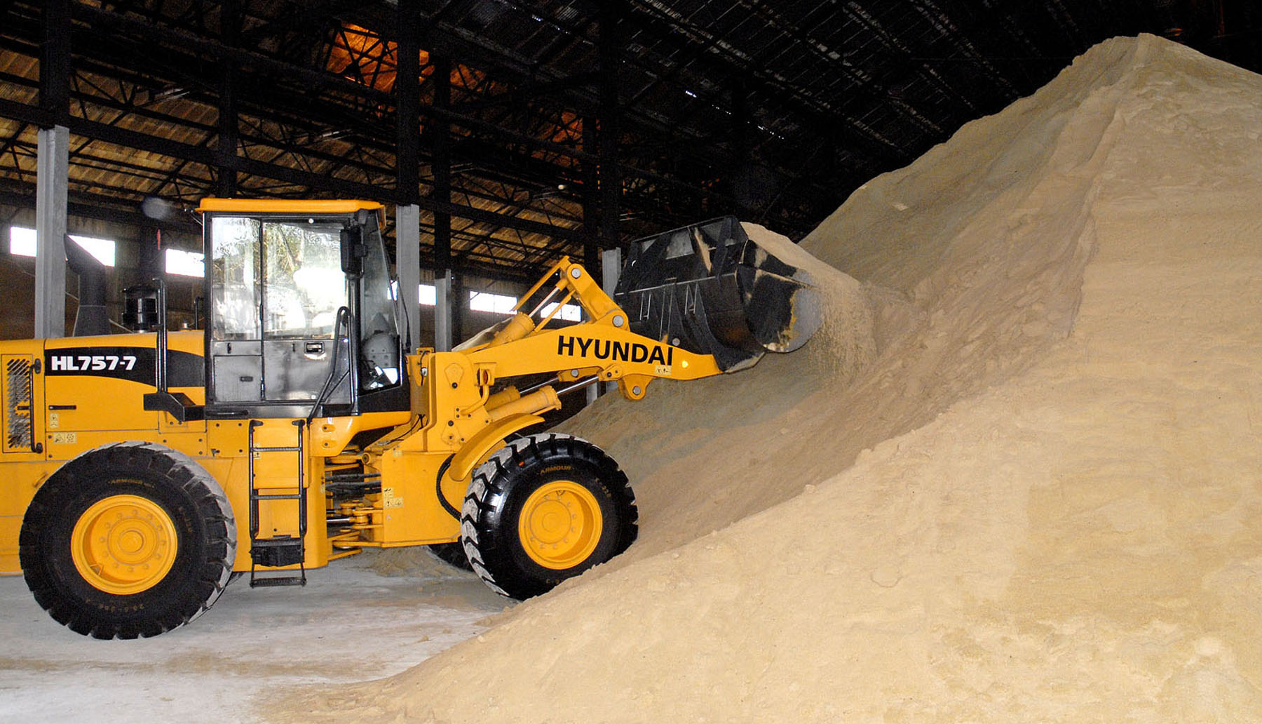Los almacenes del central Ciro Redondo se abarrotaron este año por la lentitud del embarque de azúcar a granel. (Foto: Nohema Díaz Muñoz)
