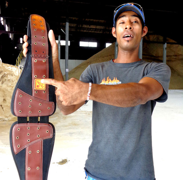 “Las nuevas fajas que nos entregaron no tienen calidad”, declara Leonardo. (Foto: Alejo)