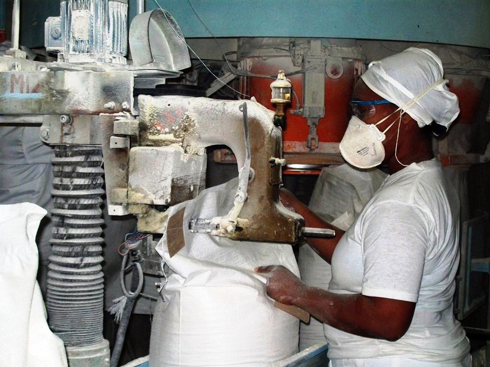 A partir de ahora las empresas estatales podrán distribuir el salario hasta el límite de sus posibilidades económicas y financieras, y aprobarán los sistemas de pago en caso de que se encuentren en el proceso de perfeccionamiento. Foto: Modesto Gutiérrez, AIN.