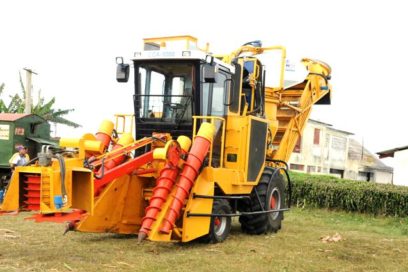 Experimentan nuevo modelo de combinada cañera