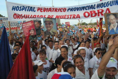 La fría llovizna matinal no retuvo a los holguineros