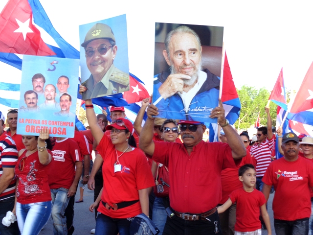 Los educadores iniciaron la marcha.
