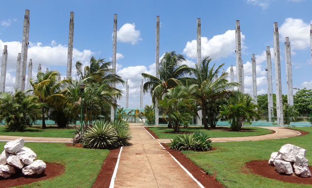Entre las 52 columnas de lo que sería la sala polivalente avileña, surgió como solución salvadora el centro provincial de voleibol de playa.