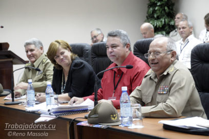 Aportaron trabajadores 45 millones de pesos para la defensa