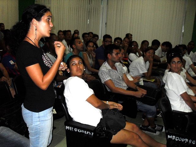 Jóvenes de la UCI hicieron numerosas preguntas a Mariela Castro, diputada y directora del Cenesex.