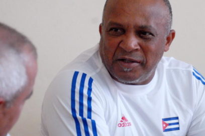 De Urquiola, las contrataciones y el béisbol cubano