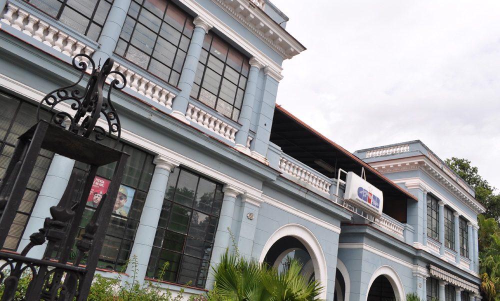 La AIN cuenta con más de 120 periodistas radicados en 15 corresponsalías provinciales. La sede central está en la calle 23 del Vedado habanero. Foto: Del autor